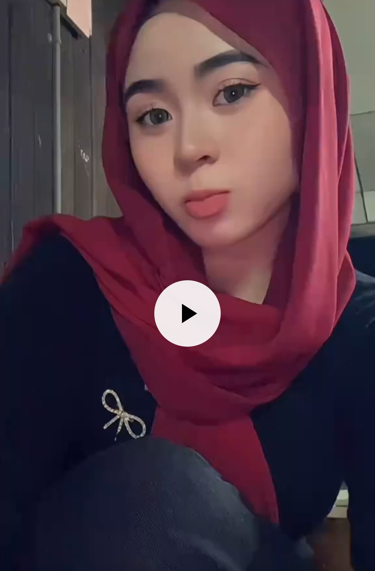 skndal hijab merah