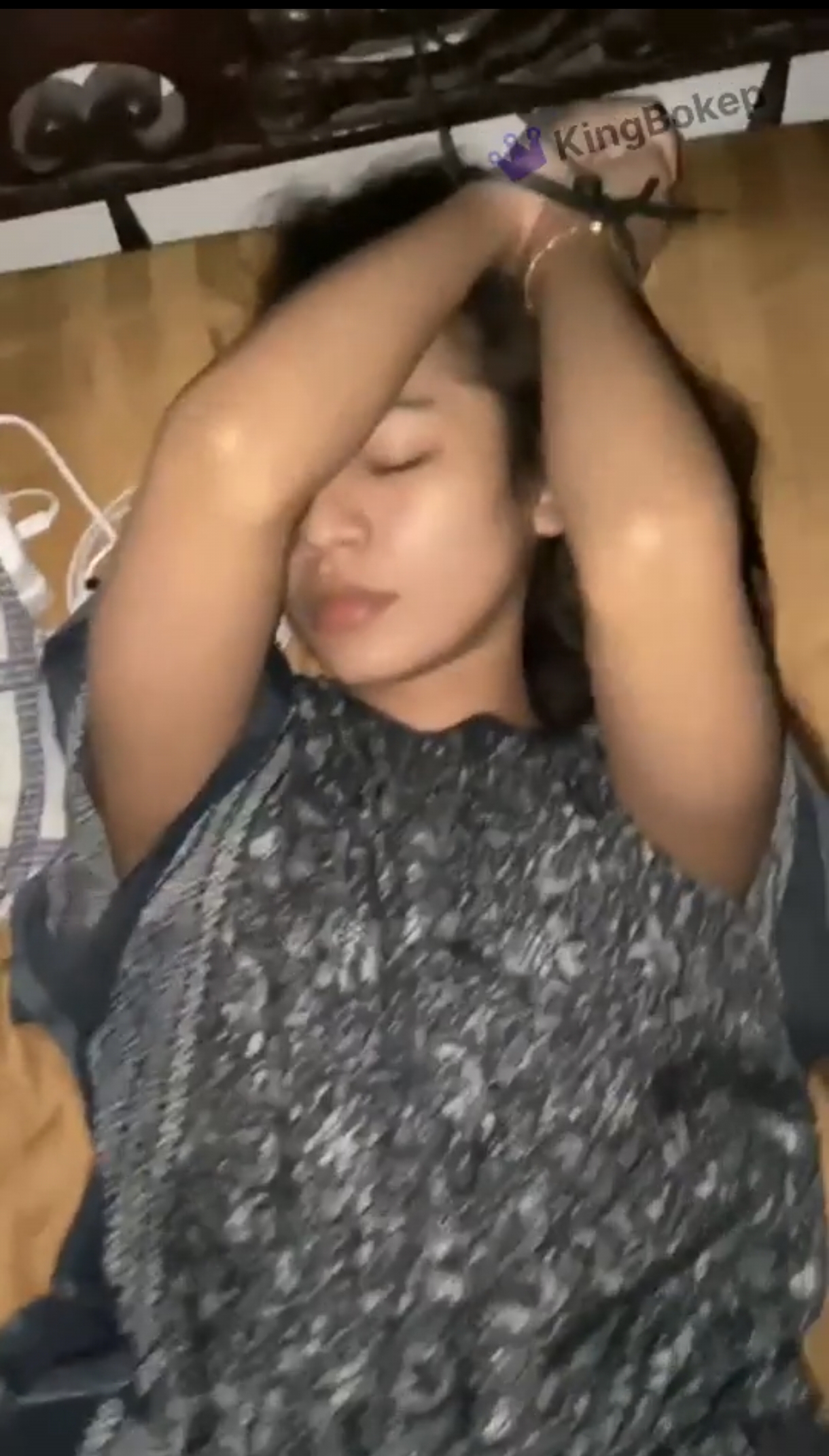 tangannya di ikat