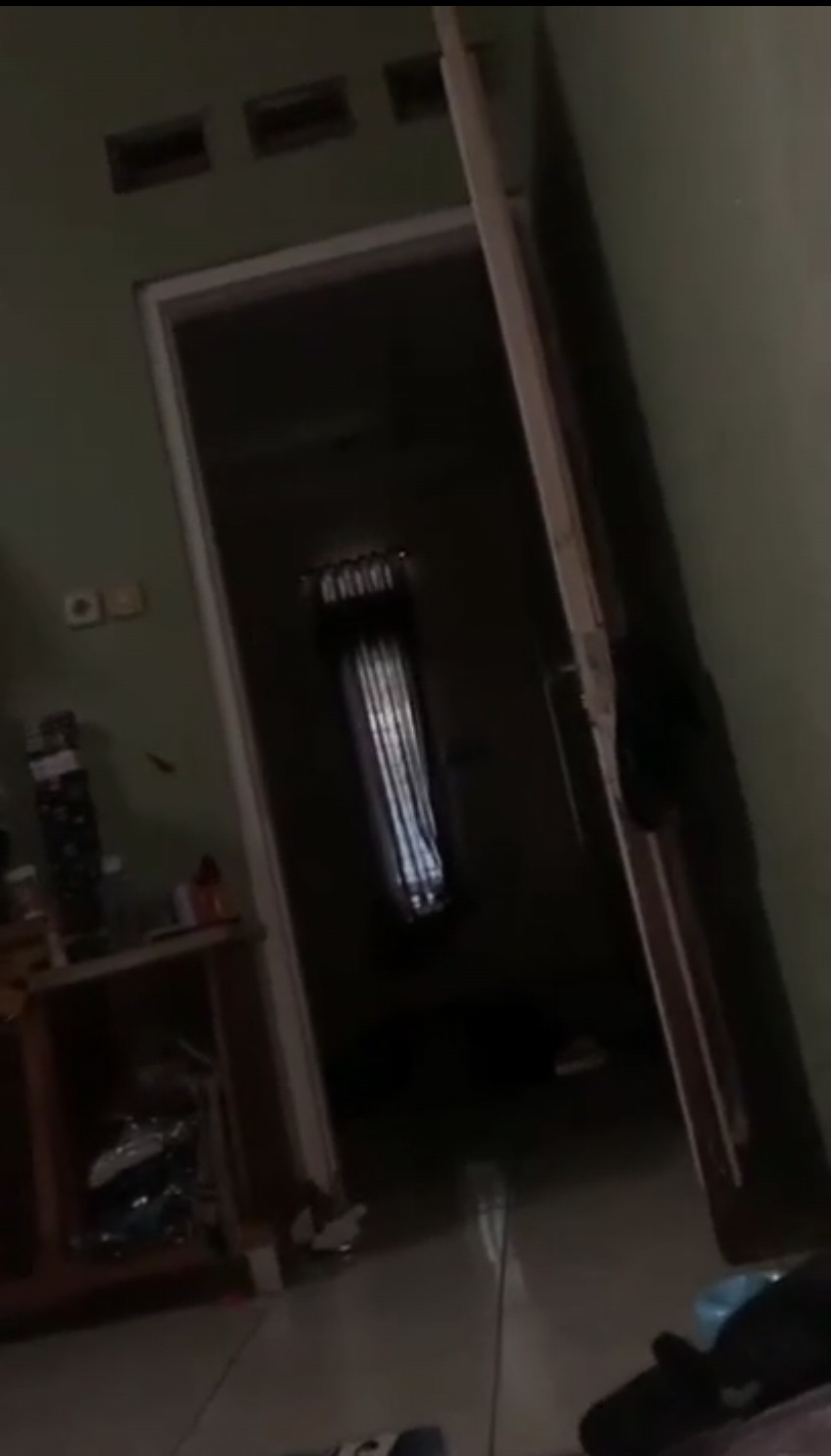pintu kosnya masih kebuka