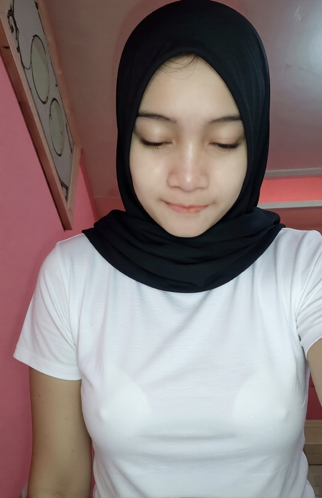 hijab hitam diatas