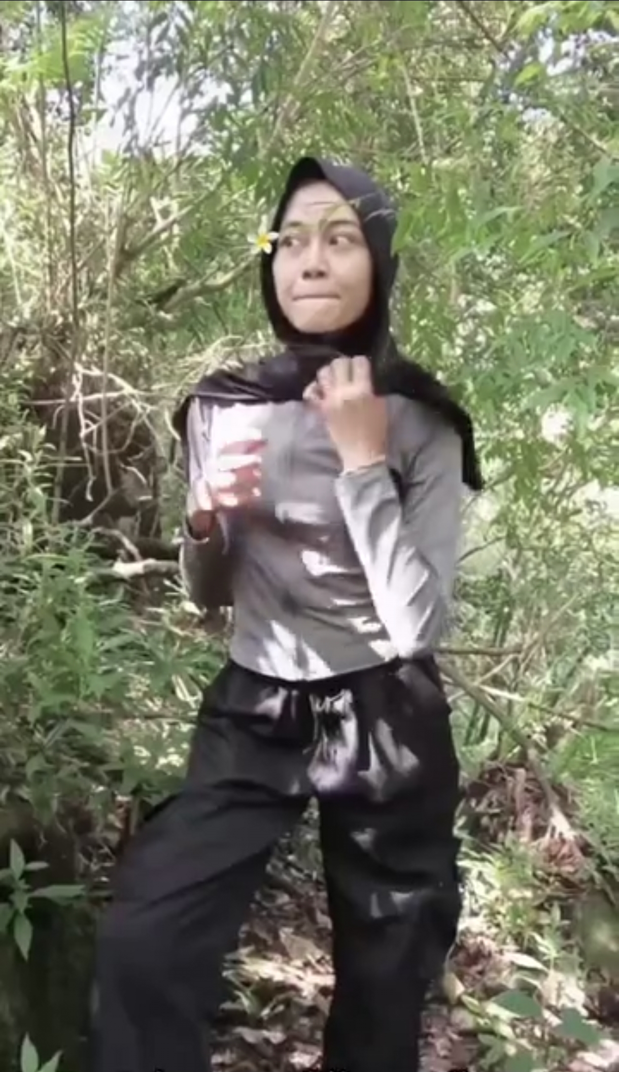 hijab di hutan